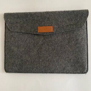 Amazon Basics Gray Felt MacBook Laptop Sleeve Case